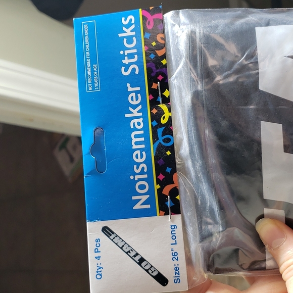 Inflatable noisemaker sticks - Picture 2 of 2